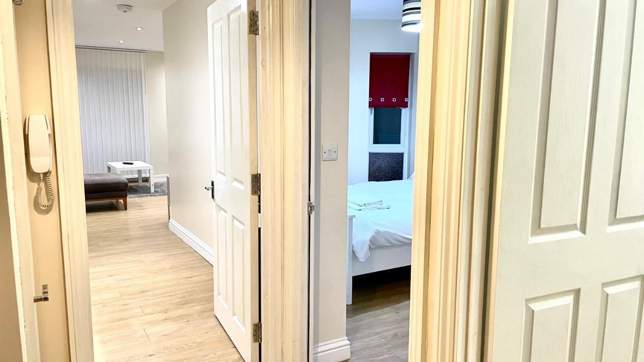 Holiday Flat In Central Slough Near To London Heathrow And Windsor With Free Car Park Bagian luar foto