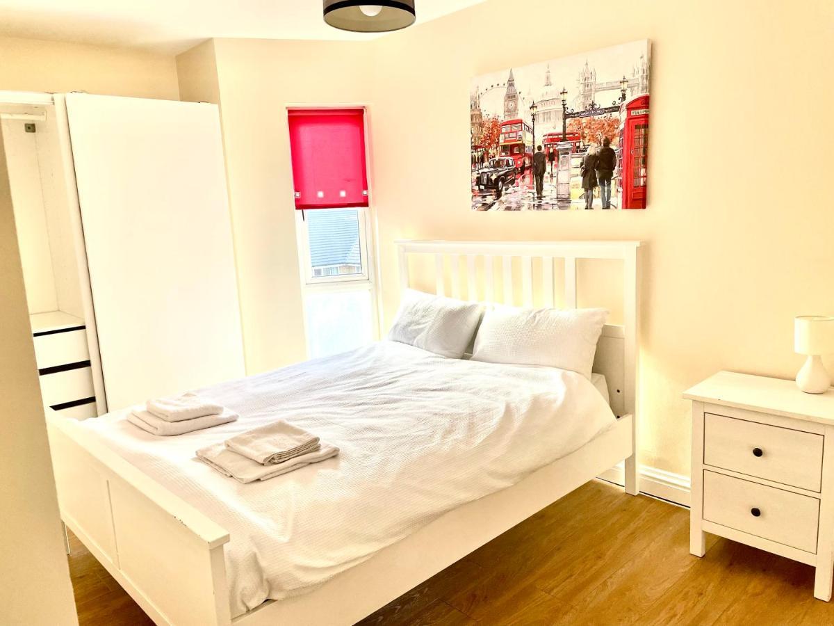 Holiday Flat In Central Slough Near To London Heathrow And Windsor With Free Car Park Bagian luar foto