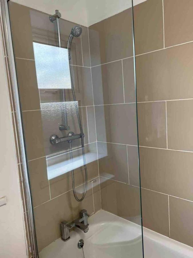 Holiday Flat In Central Slough Near To London Heathrow And Windsor With Free Car Park Bagian luar foto